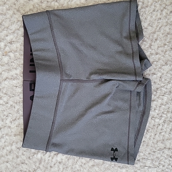 Under Armor, Women's Medium, Grey, Athletic, Shortly Shorts - Picture 1 of 6